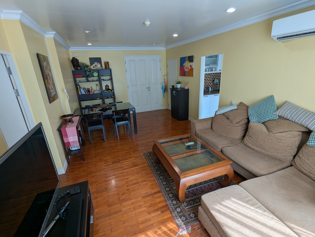 For RentCondoNana, North Nana,Sukhumvit13, Soi Nana : 52 sqm 1 bed 5 minutes walk to Benchakitti park