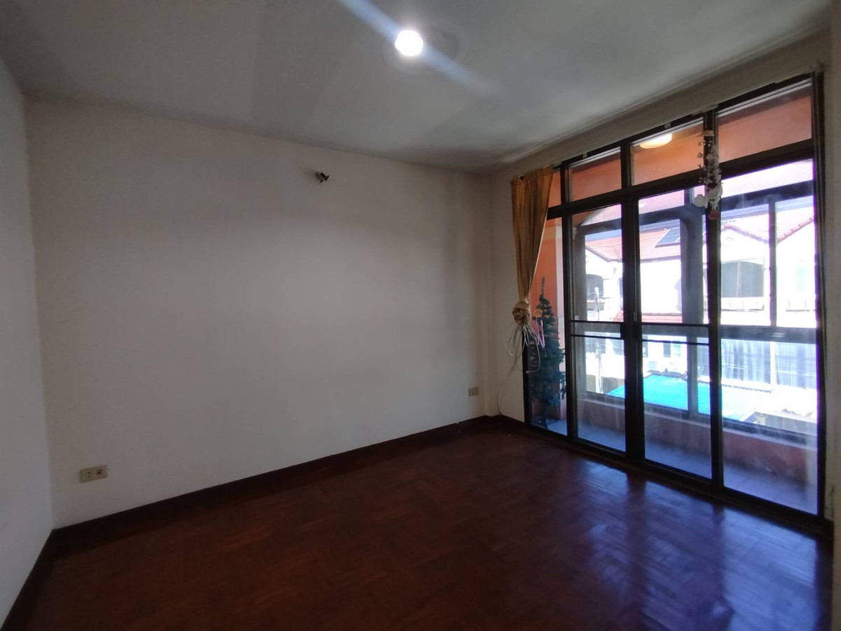 For SaleTownhomePathum Thani,Rangsit, Thammasat : Townhouse for sale Thanatcha Village, Bang Luang, Pathum Thani, 22 sq m.