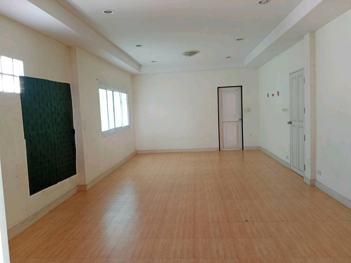 For RentShop HousePhutthamonthon, Salaya : HR3046 4-storey commercial building for rent (2 units hit through) in Salaya area, suitable for an office, trading, tutoring institute.