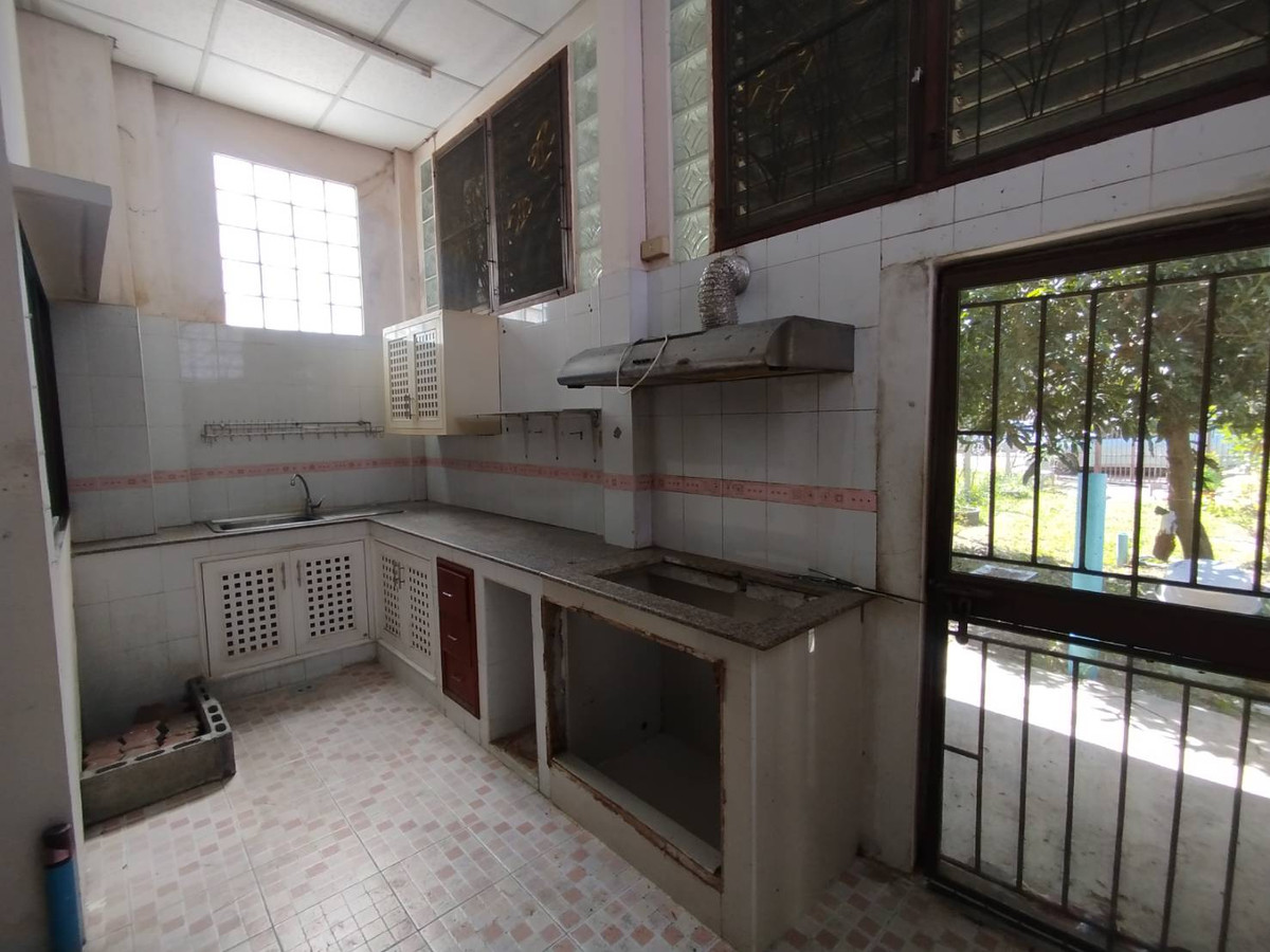 For SaleTownhomePathum Thani,Rangsit, Thammasat : Townhouse for sale Thanatcha Village, Bang Luang, Pathum Thani, 22 sq m.