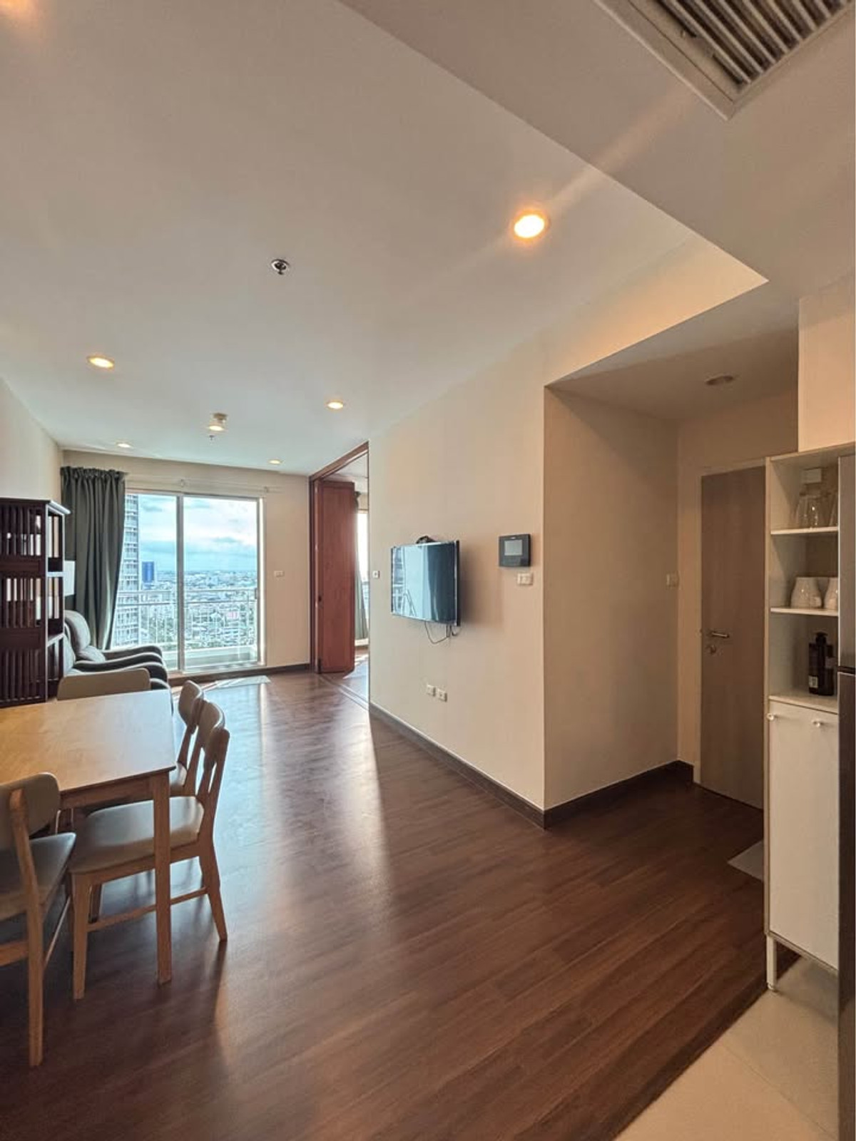 ขายคอนโดสาทร นราธิวาส : ขายคอนโด Supalai Lite Sathorn-Charoenrat ราคา 3,500,000 บาท [NCs251109]