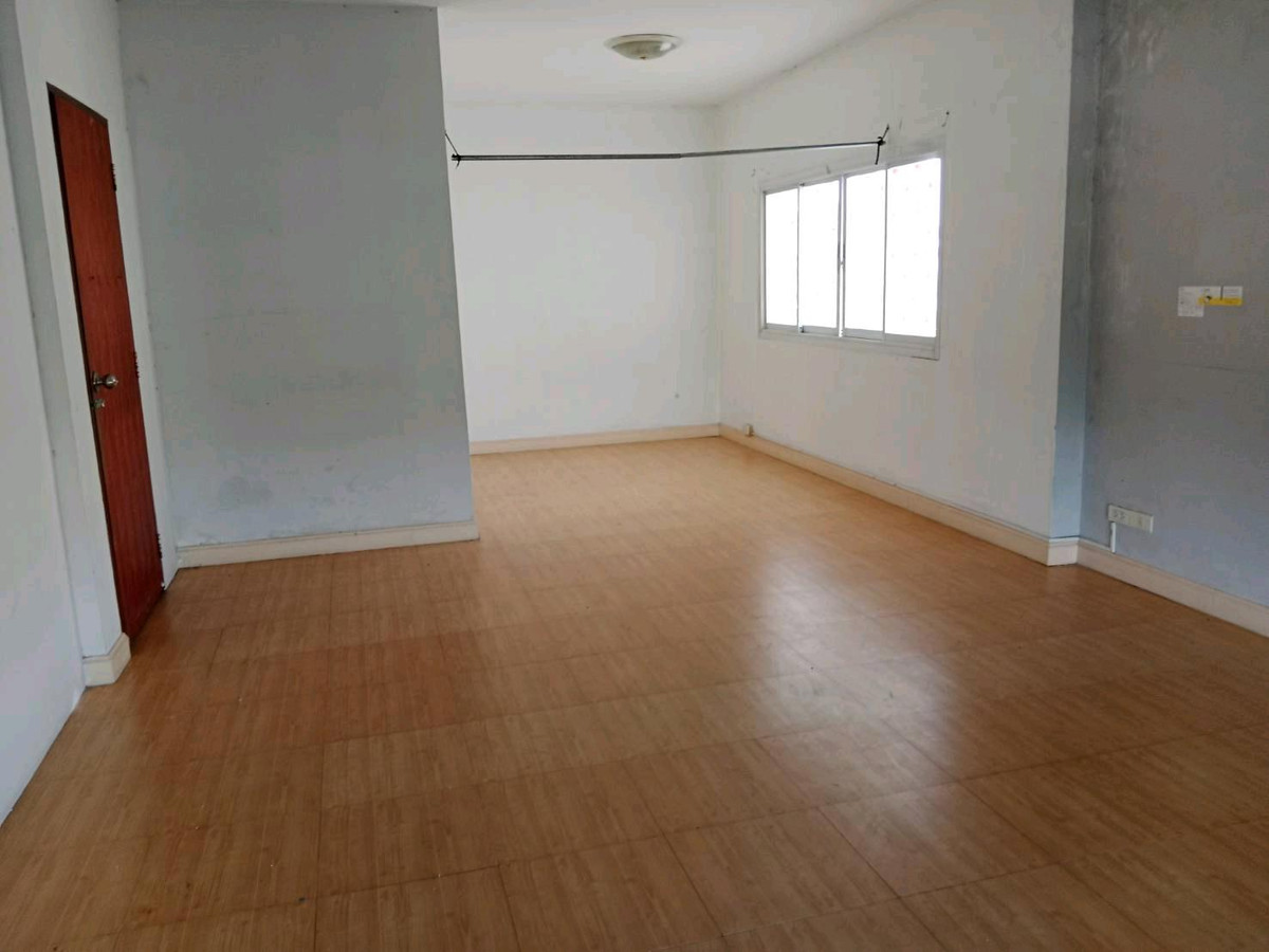 For RentShop HousePhutthamonthon, Salaya : HR3046 4-storey commercial building for rent (2 units hit through) in Salaya area, suitable for an office, trading, tutoring institute.