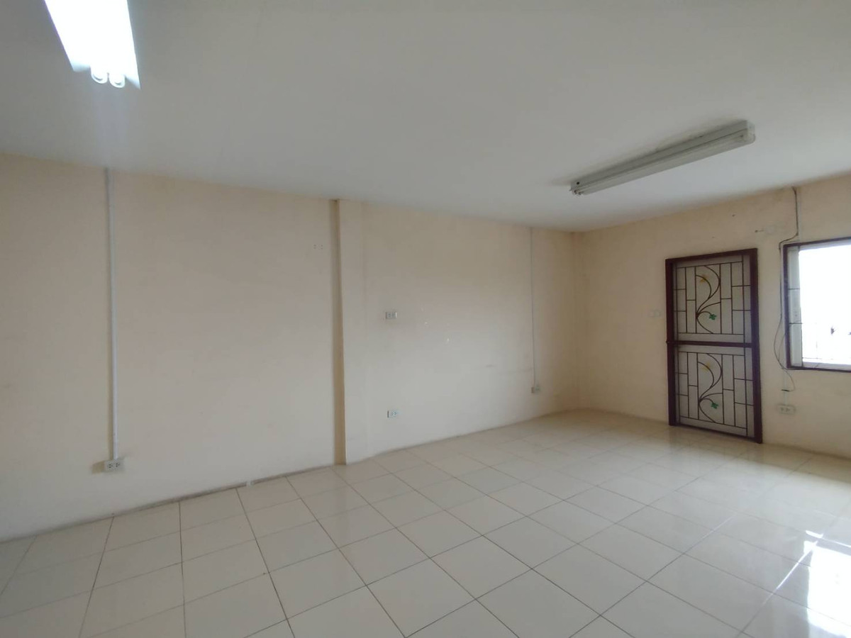 ขายทาวน์โฮมปทุมธานี รังสิต ธรรมศาสตร์ : ขายทาวน์เฮ้าส์ หมู่บ้านฉัตรหลวง9 ปทุมธานี เนื้อที่ 31.8 ตรว.