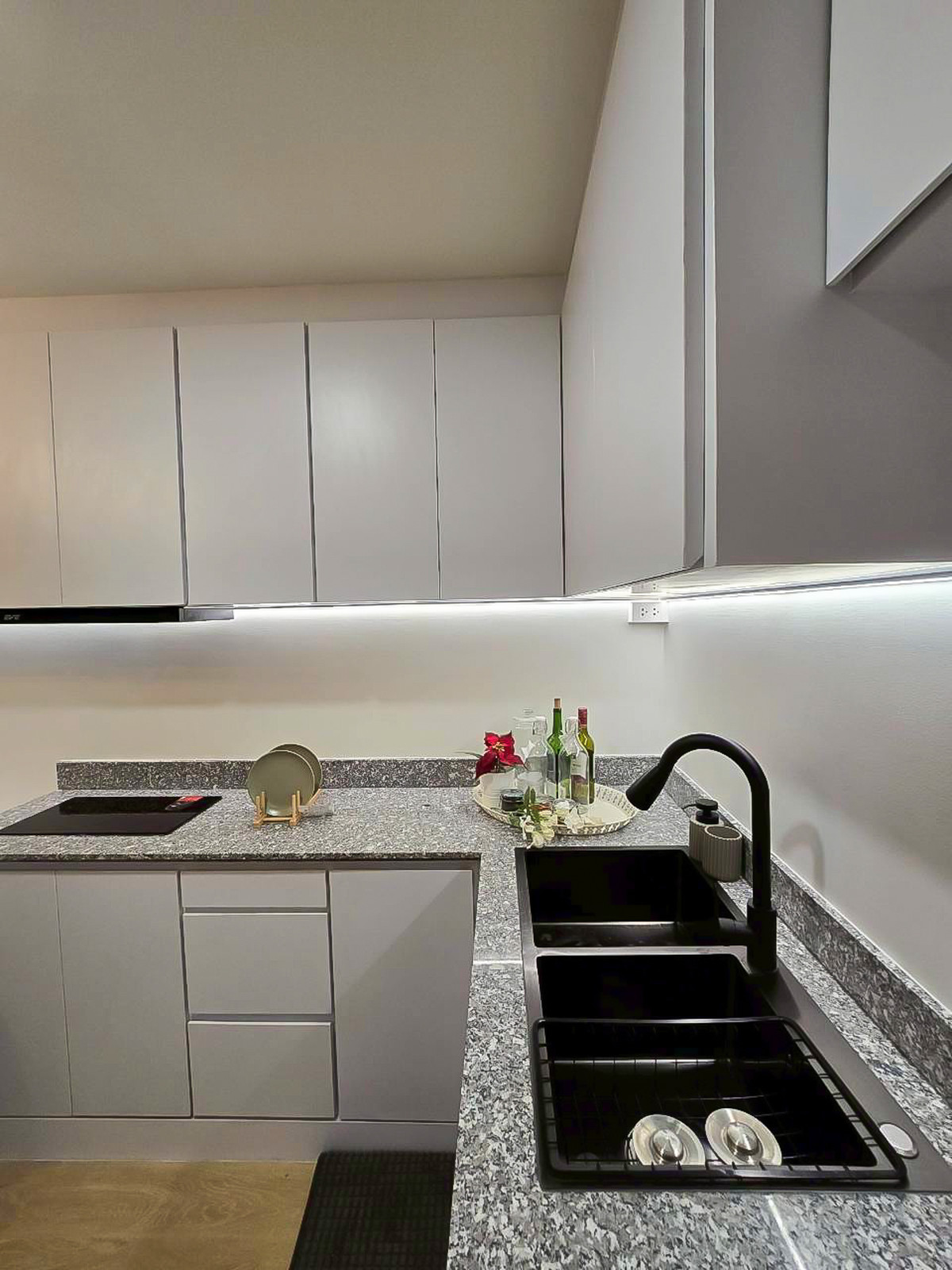 ขายคอนโดพัฒนาการ ศรีนครินทร์ : K-6649 RARE ITEM !!  ห้องใหญ่ วิวไม่บล็อค ตกแต่งใหม่ พร้อมอยู่ The Iris ศรีนครินทร์ พระราม 9 ใกล้ BTS ศรีนุช