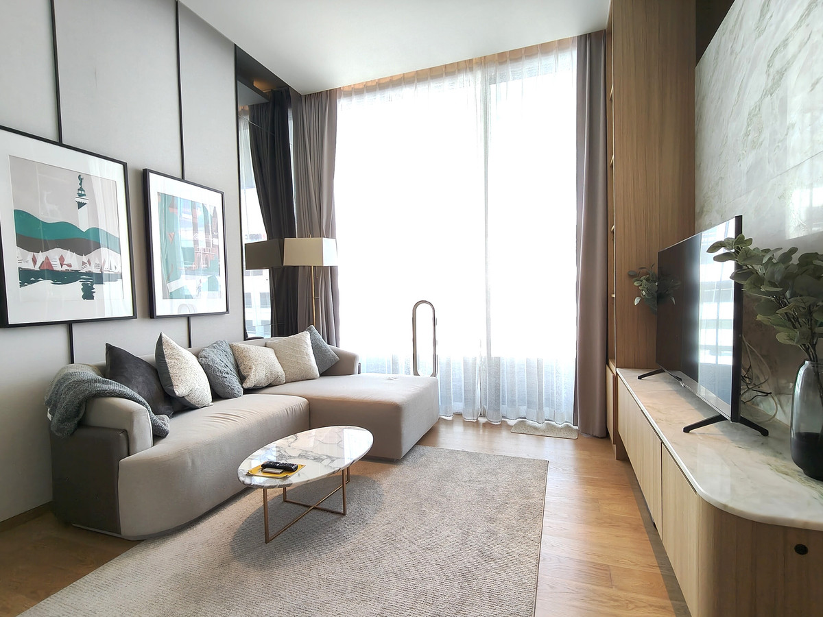 For RentCondoSilom, Saladaeng, Bangrak : Luxury 1-Bedroom Condo for Rent at Saladaeng One, Prime Location