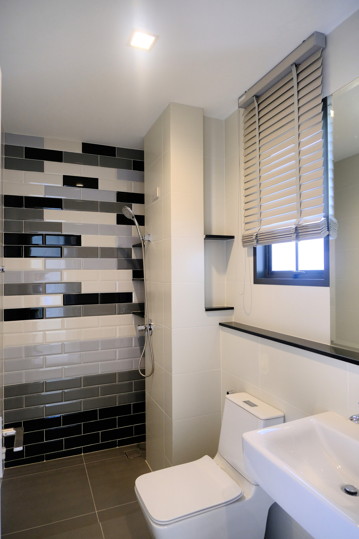 For SalePathum Thani,Rangsit, Thammasat : 95363 - HOT PRICE ! Beautiful house, new condition, zone in front of the park. Ready to decorate with built-ins throughout the house, fully furnished, ready to move in immediately.