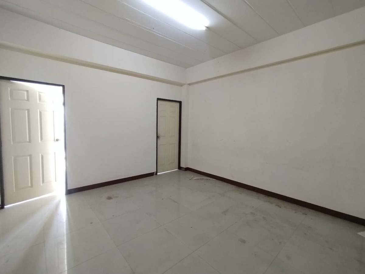 ขายอาคารพาณิชย์นนทบุรี บางใหญ่ บางบัวทอง : ขายอาคารพาณิชย์ ติดถนนบ้านกล้วย ไทรน้อย หมู่บ้านเหนือฟ้าพลัส 1  18 ตรว.