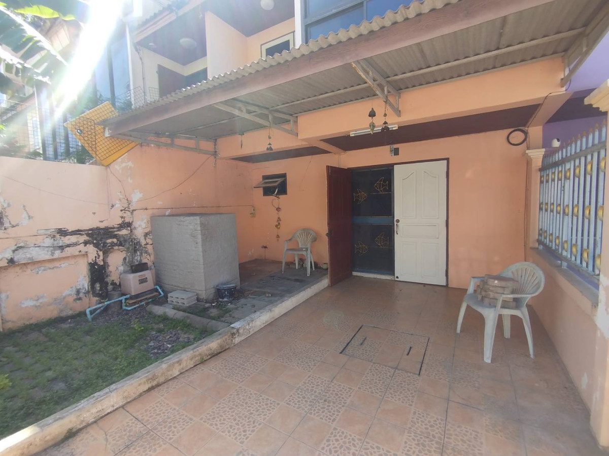 For SaleTownhomePathum Thani,Rangsit, Thammasat : Townhouse for sale Thanatcha Village, Bang Luang, Pathum Thani, 22 sq m.