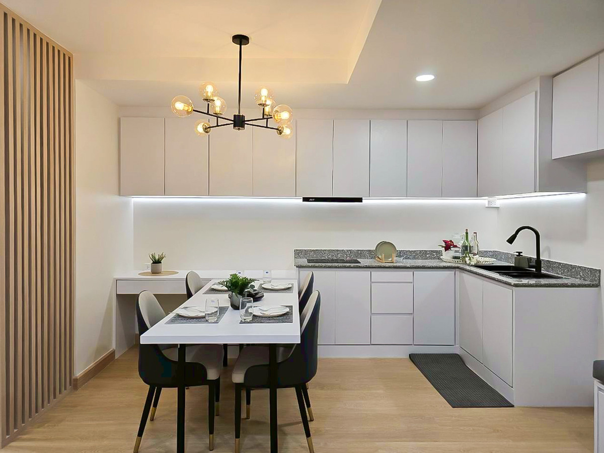 ขายคอนโดพัฒนาการ ศรีนครินทร์ : K-6649 RARE ITEM !!  ห้องใหญ่ วิวไม่บล็อค ตกแต่งใหม่ พร้อมอยู่ The Iris ศรีนครินทร์ พระราม 9 ใกล้ BTS ศรีนุช