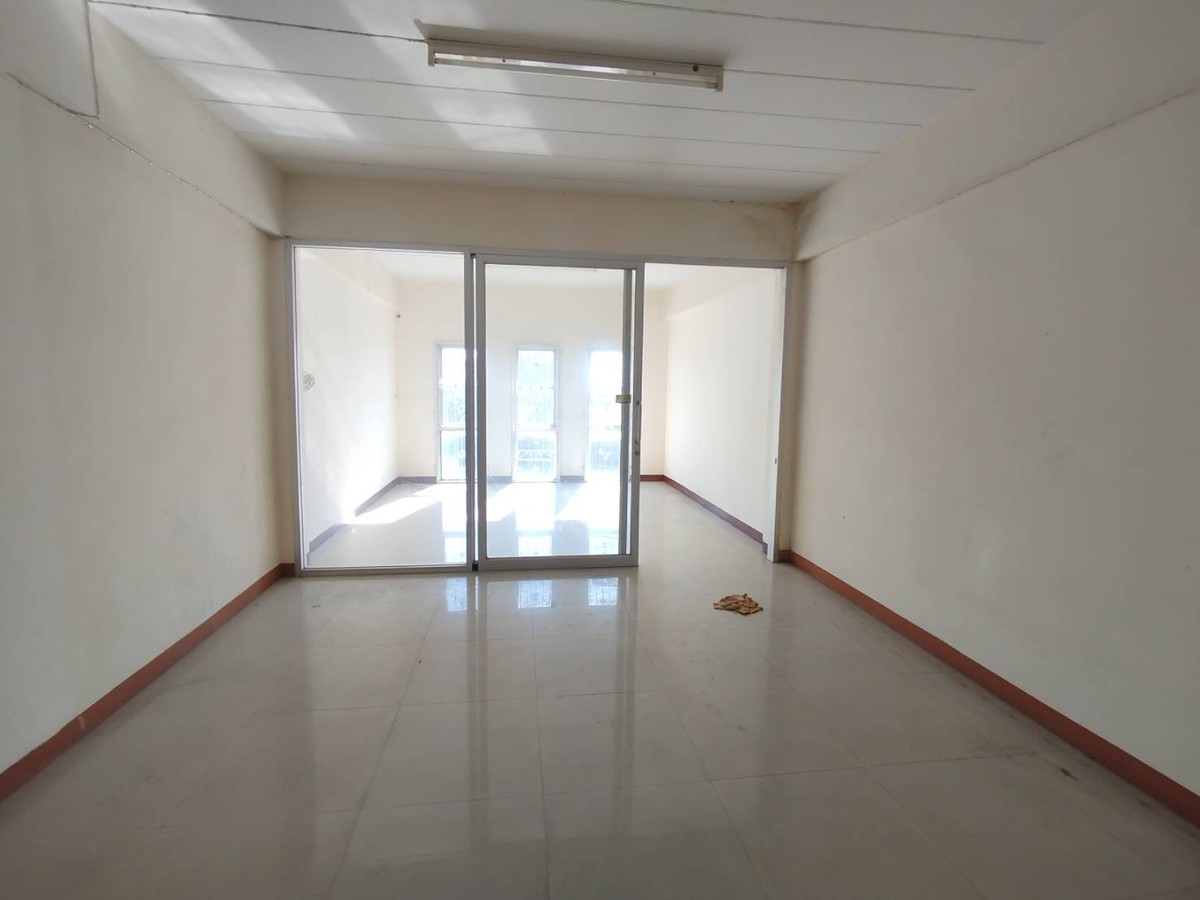 ขายอาคารพาณิชย์นนทบุรี บางใหญ่ บางบัวทอง : ขายอาคารพาณิชย์ ติดถนนบ้านกล้วย ไทรน้อย หมู่บ้านเหนือฟ้าพลัส 1  18 ตรว.