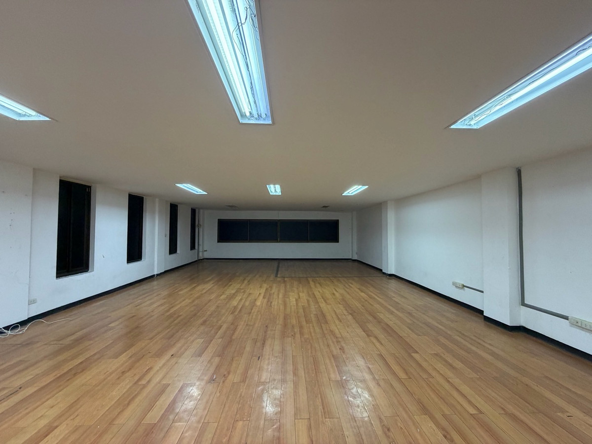 ให้เช่าโฮมออฟฟิศบางนา แบริ่ง ลาซาล : โฮมออฟฟิศ 5 ชั้น | ทำเลกิ่งแก้ว–บางนา ทิศตะวันออกเฉียงใต้ | โปรไฟล์อาคารดี | พื้นที่ใหญ่ ฟังก์ชันครบ