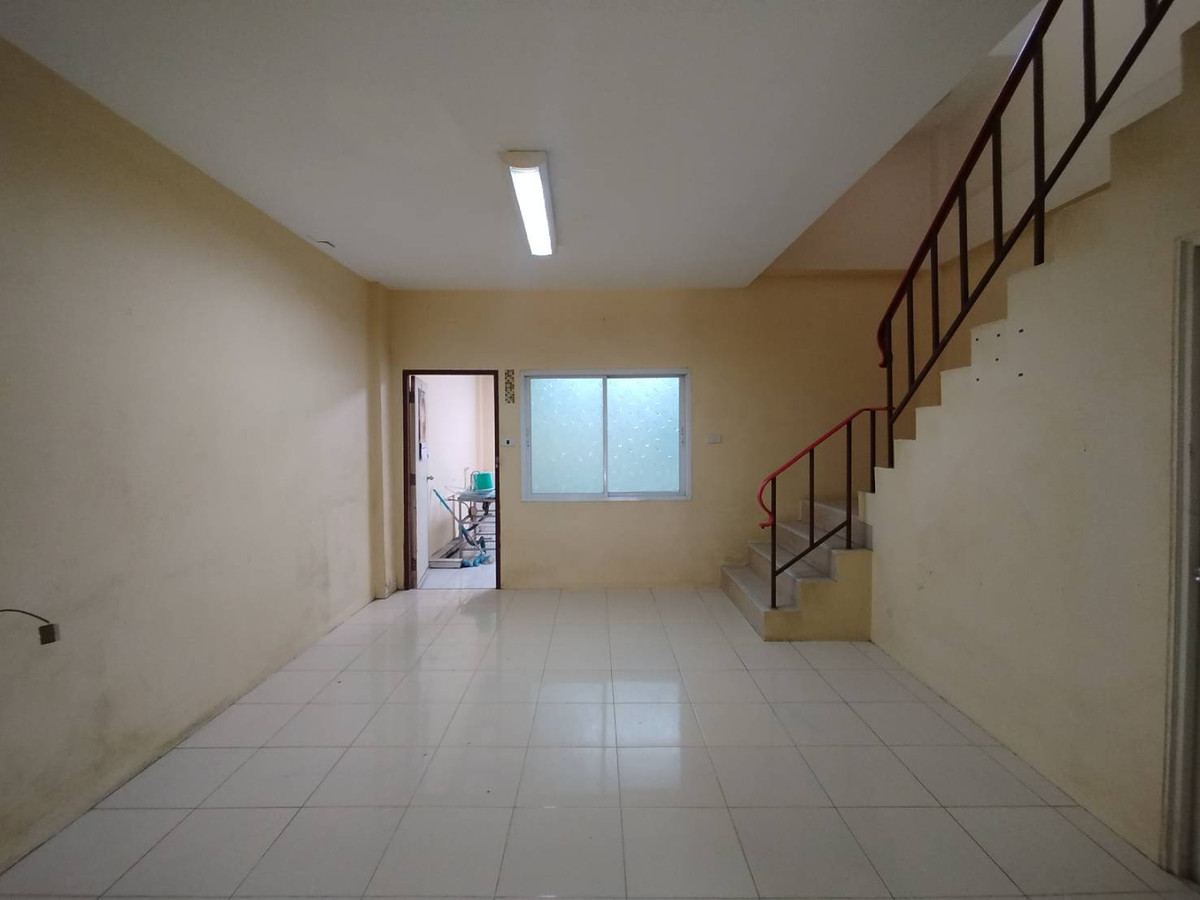 ขายทาวน์โฮมปทุมธานี รังสิต ธรรมศาสตร์ : ขายทาวน์เฮ้าส์ หมู่บ้านฉัตรหลวง9 ปทุมธานี เนื้อที่ 31.8 ตรว.