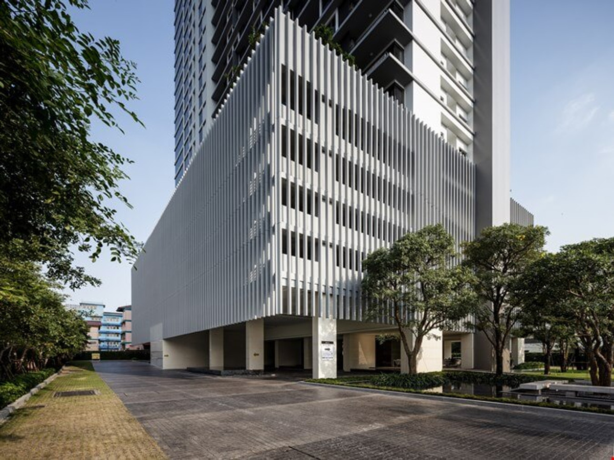 For RentCondoSathorn, Narathiwat : ✨ Avoid the chaos. Reach peace at Nara 9, a quality condo in the Sathorn-Narathiwat location 💕