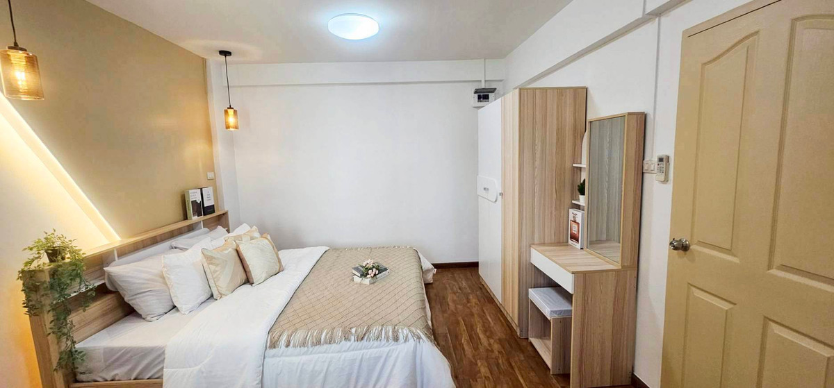 For SaleCondoLadprao, Central Ladprao : Urgent sale!! Condo Lot 29 Inthamara 29, Intersection 1, near MRT Sutthisan and BTS Saphan Khwai.