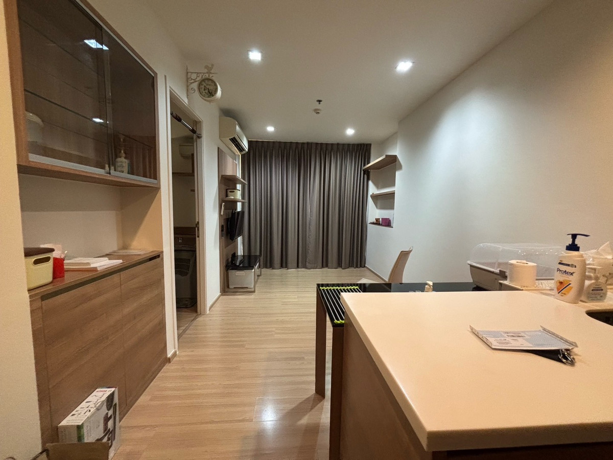 ให้เช่าคอนโดสะพานควาย จตุจักร : ❤️❤️ ให้เช่า คอนโด rhythm phahol aree ห้องสวยกว้างสบาย  ขนาด 45 ตรม ชั้น 44 เฟอร์ครบ  , มีโซฟาใหม่ให้ ,  เครื่องซักผ้า , TV , ตู้เย็น , เครื่องกรองน้ำ ,  เตียง ตู้เสื้อผ้า 2 ตู้  เครื่องทำนำ้ร้อนอย่างดี  ราคาเพียง 25,000 บาท เท่านั้น สนใจ line @900cqqhk t