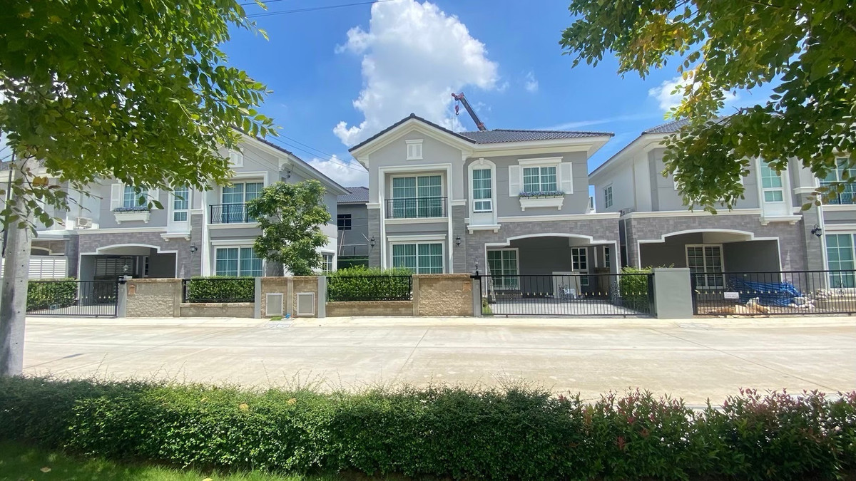 For RentBangna, Bearing, Lasalle : For rent: Golden Neo Village Sukhumvit-La Salle, 4 bedrooms, 3 bathrooms, 2 parking, garden view house, beautifully decorated, ready to move in.