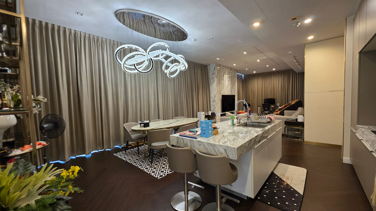 ขายคอนโดสุขุมวิท อโศก ทองหล่อ : Luxury condo for sale near BTS Phrom Phong.