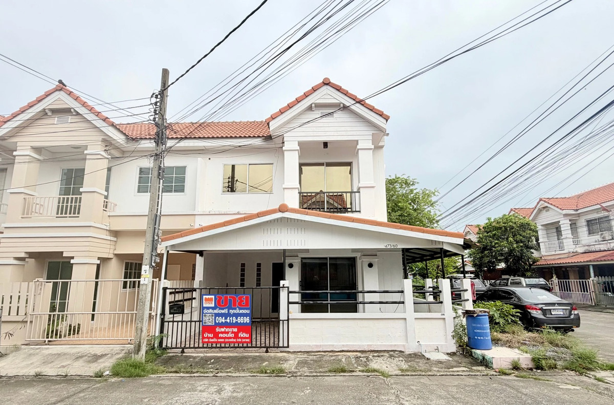 For SaleTownhomeRathburana, Suksawat : Corner house for sale The ceiling is very high and wide. Suksamran Village Near Khlong Mon Temple, parking for 4 cars.