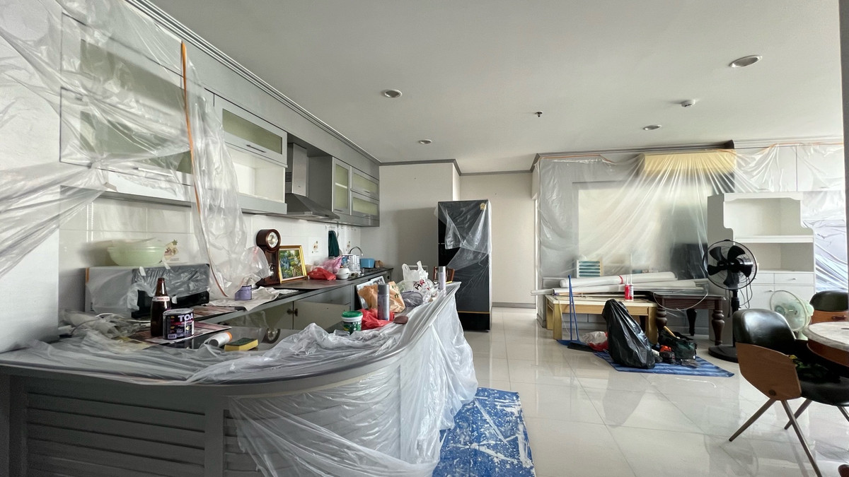 For RentCondoSathorn, Narathiwat : Newly renovated and ready for viewing in early December. Spacious high-floor two-bedroom unit, just a short walk to St. Louis BTS.