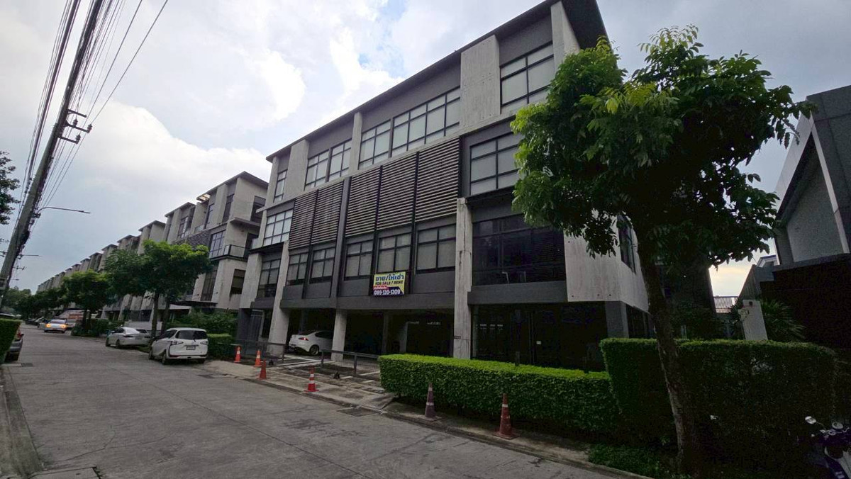 ขายสำนักงานรามคำแหง หัวหมาก : ขายออฟฟิศ 4 ชั้น สไตล์ลอฟท์ – โครงการ District ศรีวรา แต่งครบทั้งหลังด้วยเฟอร์นิเจอร์นำเข้า