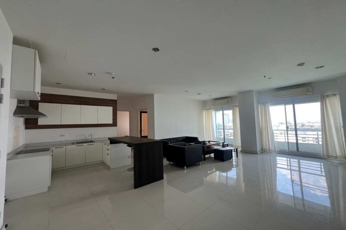 For SaleCondoPattanakan, Srinakarin : 🔥 For Sale !! high floor 10++, Good location, Convenient travel!! 🔥 Code C20251100043..........The Four Wings Residence, 3 bedroom, 3 bathroom, furnished, Special Deal!!📣📣