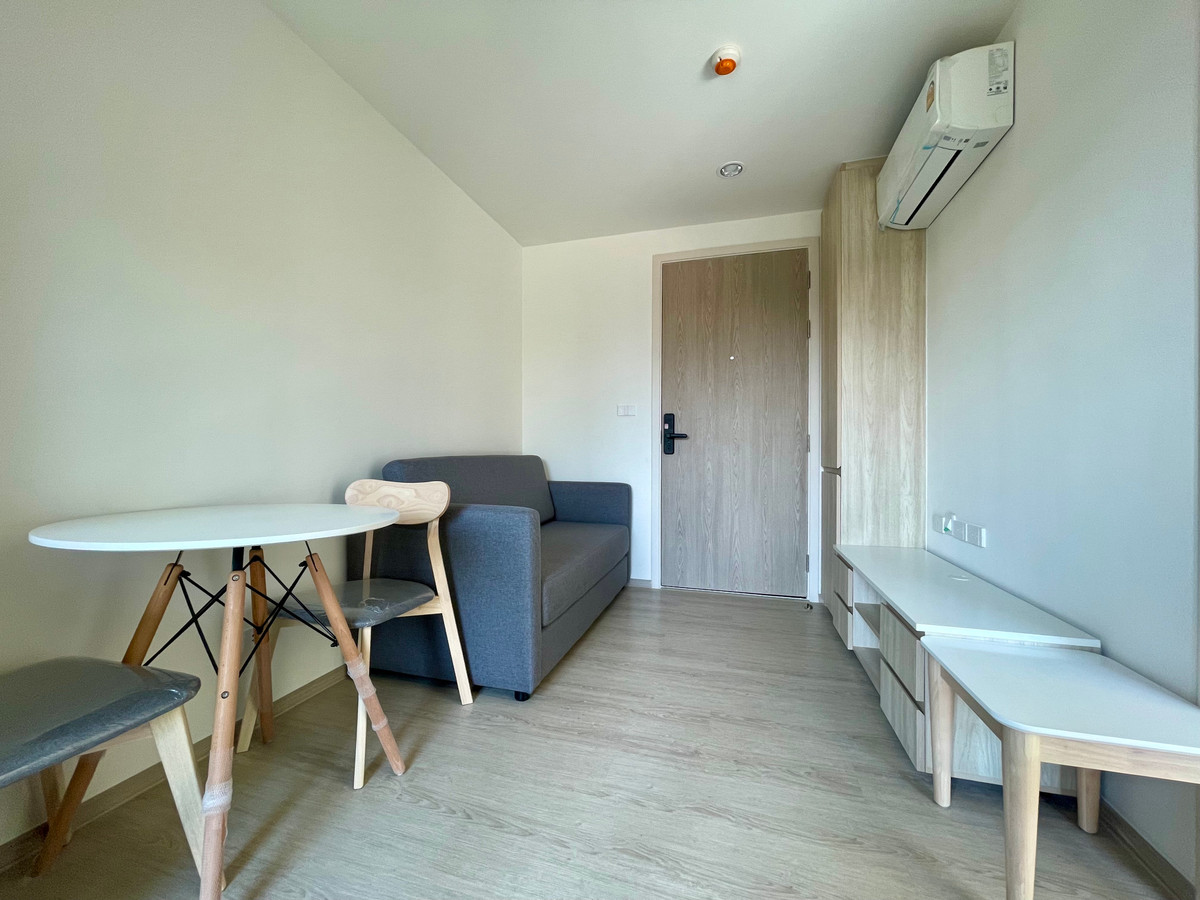 For RentCondoLadkrabang, Suwannaphum Airport : Condo for rent, Nue Z-Square Suan Luang Station, 2nd floor, area 27.17 Sqm, room type 1BD (1 bedroom, 1 bathroom), furniture, complete electrical appliances, ready to move in, rent 10,500 baht/month.