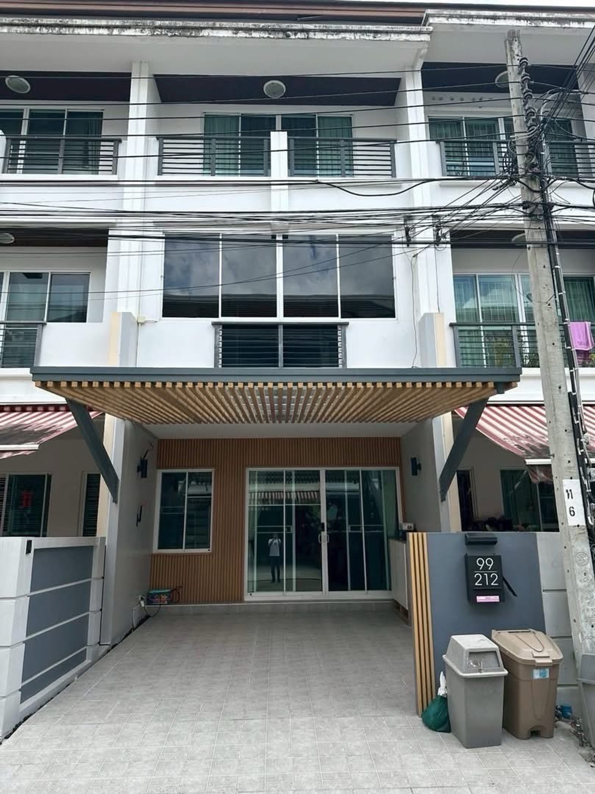 For RentTownhomeEakachai, Bang Bon : 🏡 For Rent – 3-Storey Townhome at Baan Klang Muang Sathorn–Taksin 2
Beautiful home with full built-in decoration, ready to move in