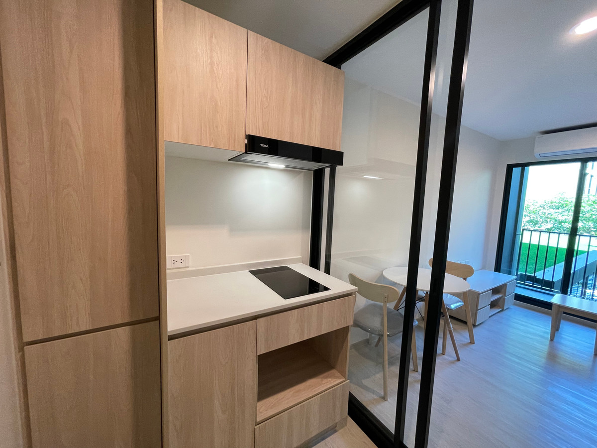 For RentCondoLadkrabang, Suwannaphum Airport : TowerX, 5th floor, room 9/76 (Unit X5A14), area 31.65 Sqm, room type 1BedL (1 bedroom, 1 bathroom), furniture Complete with electrical appliances, ready to move in, rent 11,500 baht/month.