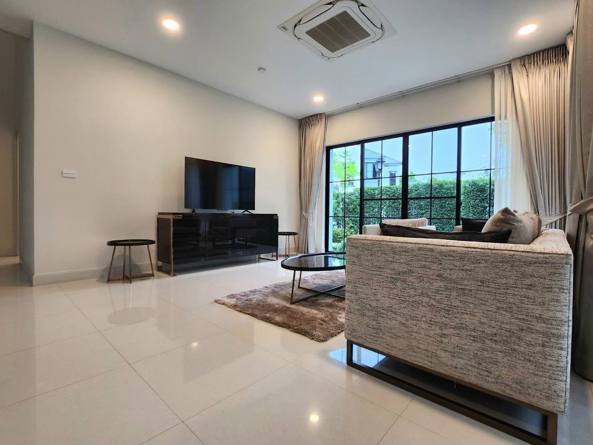 For RentHousePattanakan, Srinakarin : 🏡  NANTAWAN Rama 9 - Krungthep Kreetha! Corner Plot,  4 Bedrooms, Small Pets Allowed!