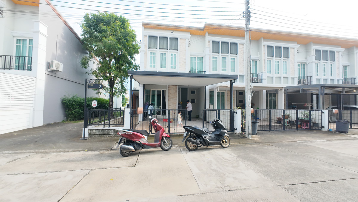 ขายทาวน์โฮมเกษตร นวมินทร์ ลาดปลาเค้า : ที่สุดของความคุ้มค่า! ทาวน์เฮาส์ 2 ชั้น โกลเด้นทาวน์ 2 นวมินทร์ 42 บ้านตัวอย่าง เฟอร์ฯ จัดเต็ม หิ้วกระเป๋าเข้าอยู่ได้เลย! ✨