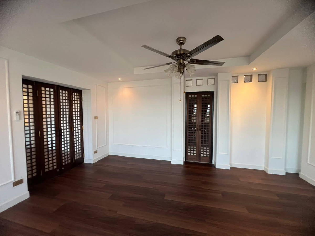 ขายคอนโดเชียงใหม่ : ขายคอนโดกาแลทอง  ห้องกว้าง วิวเมือง ชั้น 11  โซนช้างคลาน เชียงใหม่ ห้องกว้าง  มีระเบียงขนาดใหญ่ T.0946511456