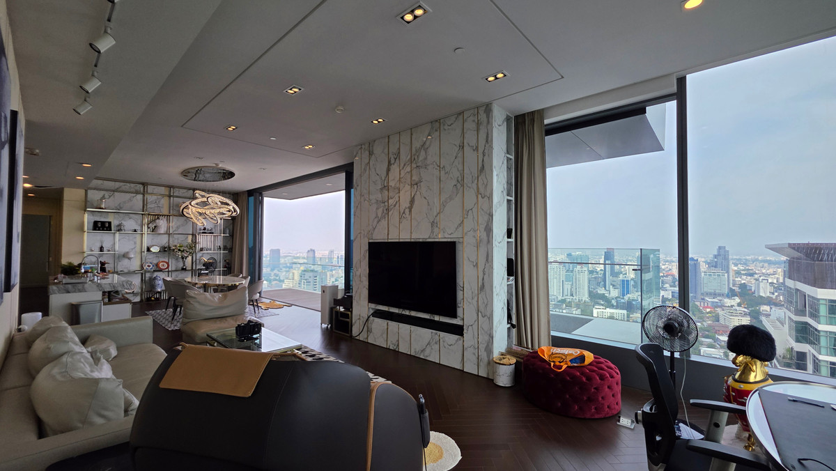 ขายคอนโดสุขุมวิท อโศก ทองหล่อ : Luxury condo for sale near BTS Phrom Phong.