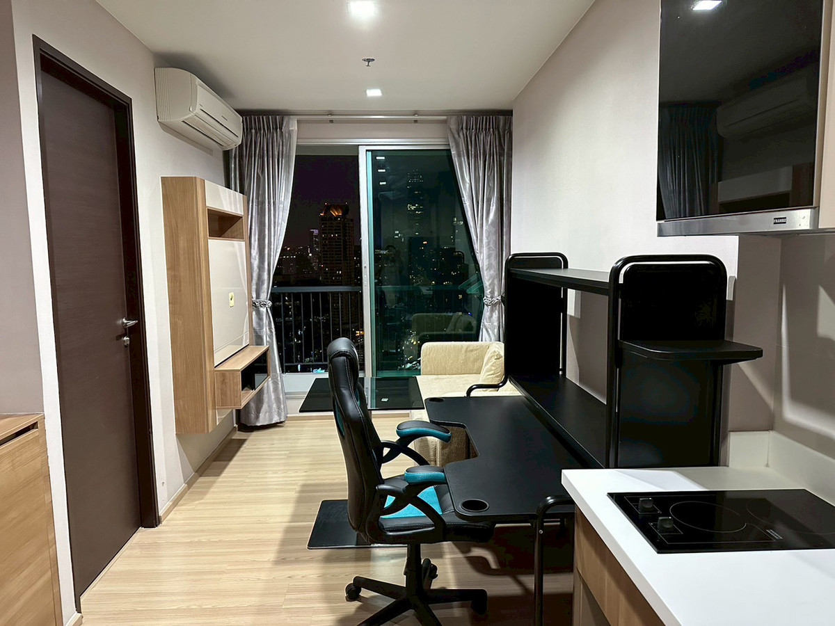 ให้เช่าคอนโดสาทร นราธิวาส : Hot Price 🔥 Highfloor Rhythm Sathorn 1bed 35 Sqm Fullyfurnish 18,000- 