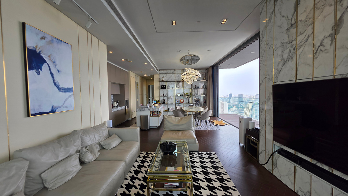 ขายคอนโดสุขุมวิท อโศก ทองหล่อ : Luxury condo for sale near BTS Phrom Phong.