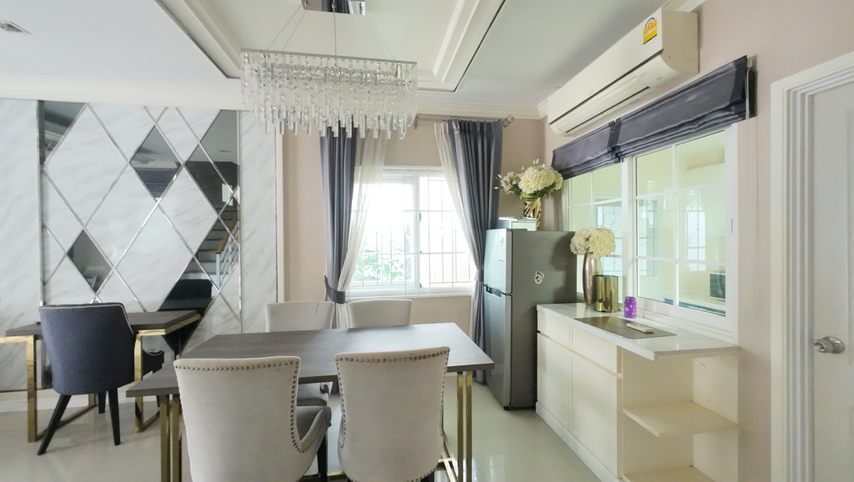 ขายทาวน์โฮมเกษตร นวมินทร์ ลาดปลาเค้า : ที่สุดของความคุ้มค่า! ทาวน์เฮาส์ 2 ชั้น โกลเด้นทาวน์ 2 นวมินทร์ 42 บ้านตัวอย่าง เฟอร์ฯ จัดเต็ม หิ้วกระเป๋าเข้าอยู่ได้เลย! ✨