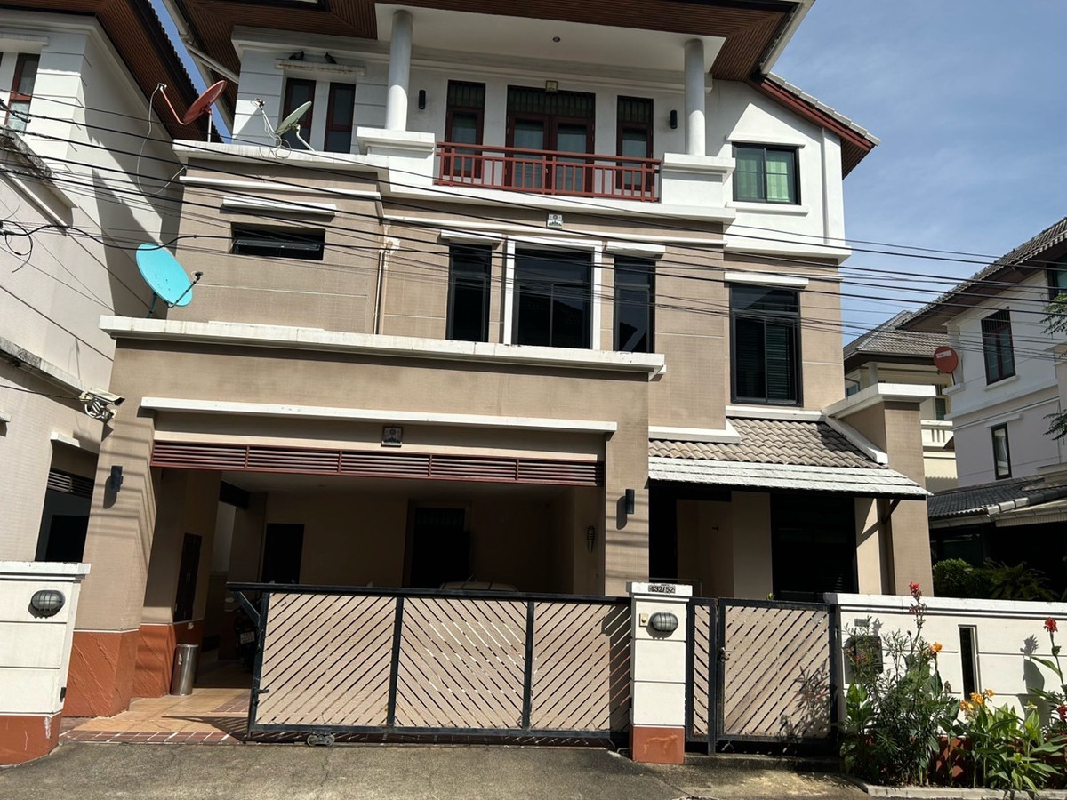For RentHouseRatchadapisek, Huaikwang, Suttisan : Ladprao detached house for rent