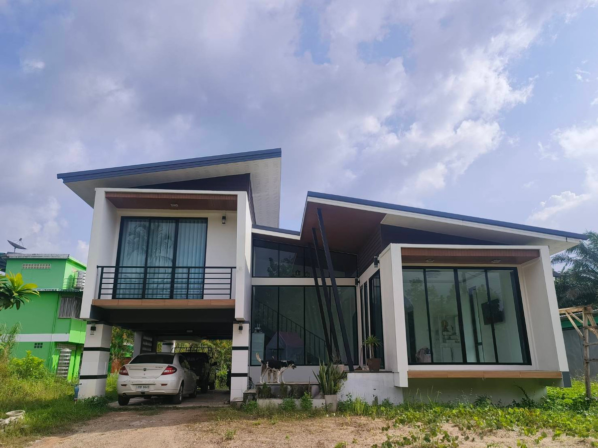 For RentHouseKrabi : 2-story detached house for rent, Thap Prik, Mueang Krabi, rent 20,000 baht per month.
