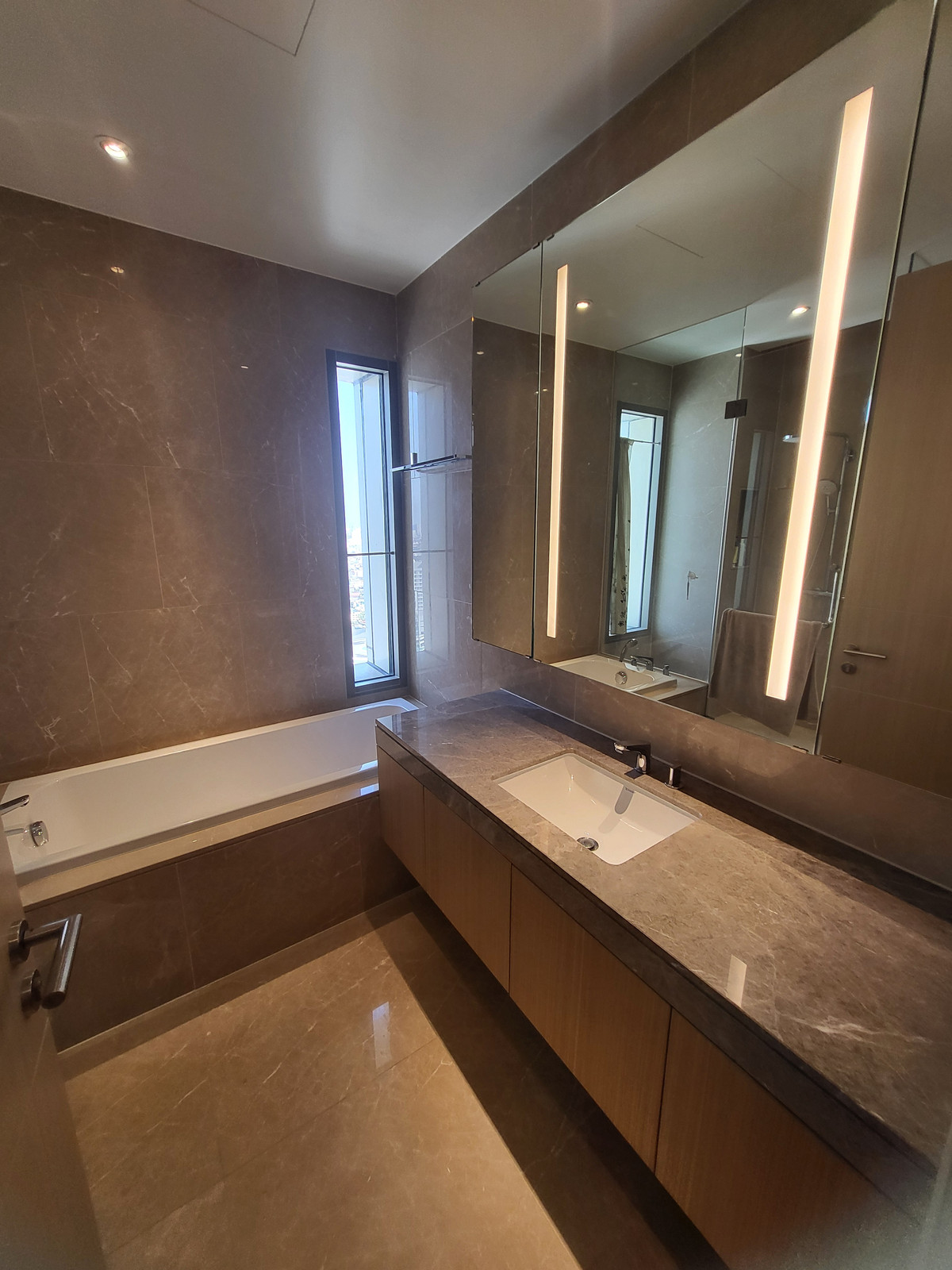 ให้เช่าคอนโดวงเวียนใหญ่ เจริญนคร : 🗼Highest Condo 🏯 Superluxury Magnolias Waterfront Residence 2bed2bath 103 Sqm All Fur Chanintr ,Welcome Foreign 130,000-