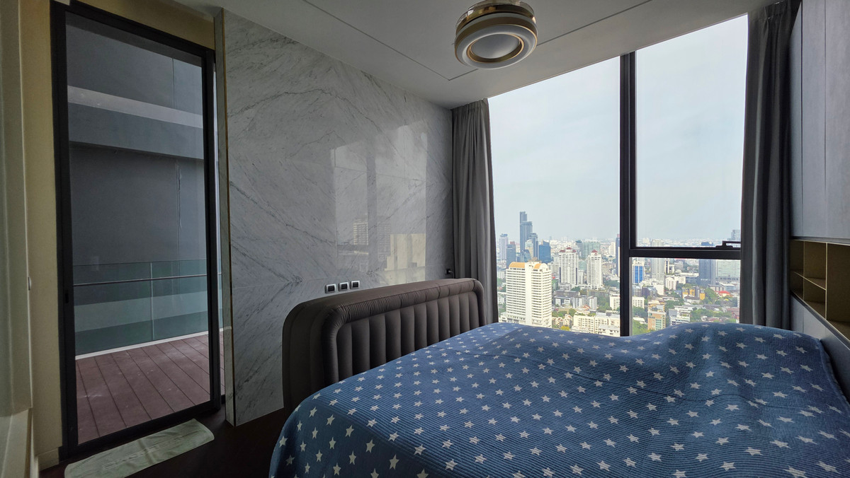 ขายคอนโดสุขุมวิท อโศก ทองหล่อ : Luxury condo for sale near BTS Phrom Phong.