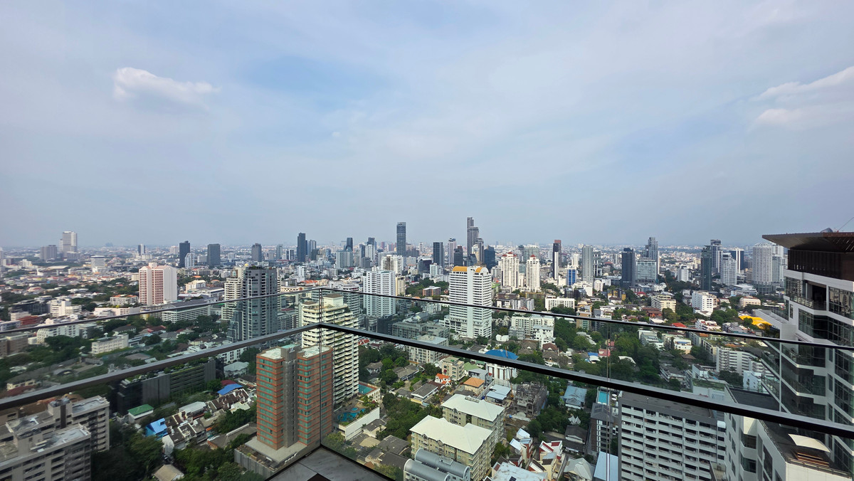 ขายคอนโดสุขุมวิท อโศก ทองหล่อ : Luxury condo for sale near BTS Phrom Phong.