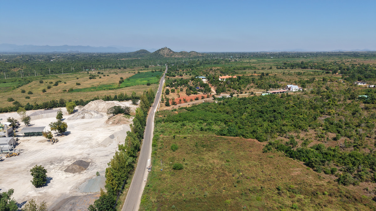 ขายที่ดินกาญจนบุรี : วิวหลักล้าน! ที่ดินแปลงสวยติดถนน (เข้า-ออกง่าย)