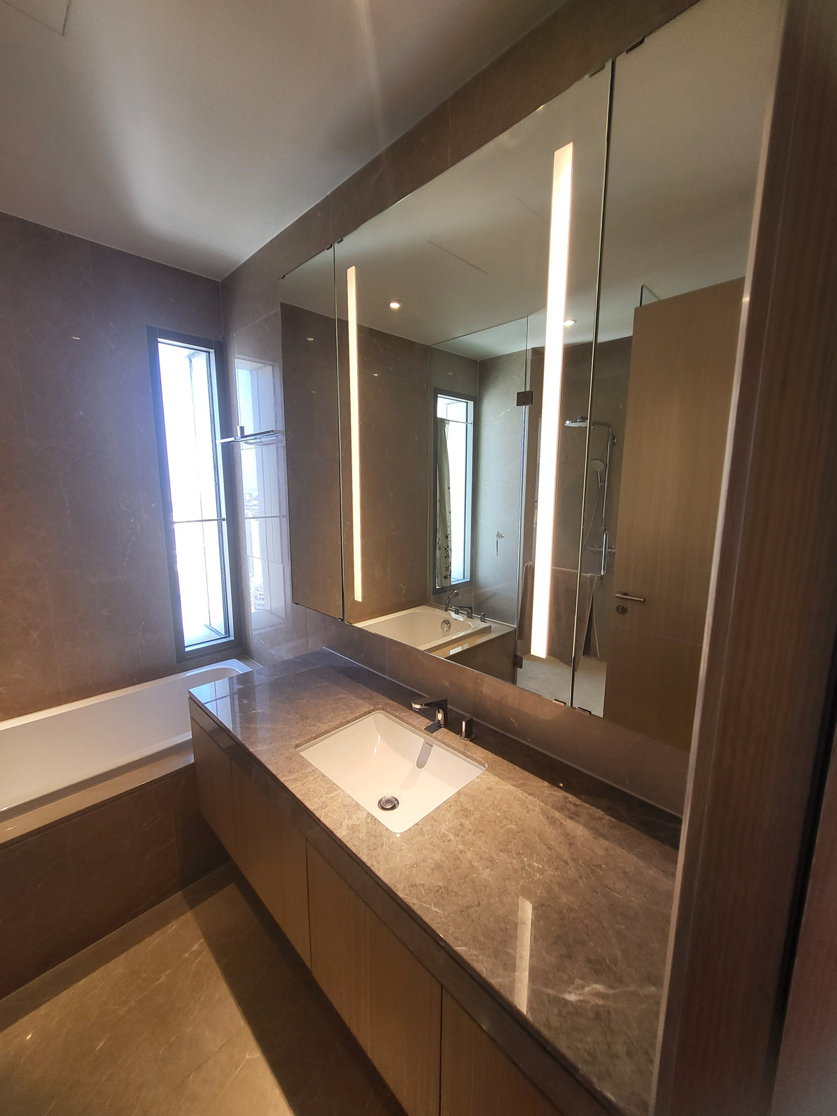 ให้เช่าคอนโดวงเวียนใหญ่ เจริญนคร : 🗼Highest Condo 🏯 Superluxury Magnolias Waterfront Residence 2bed2bath 103 Sqm All Fur Chanintr ,Welcome Foreign 130,000-