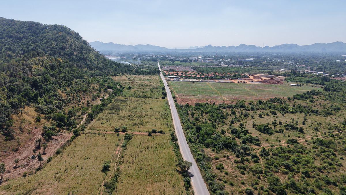 ขายที่ดินกาญจนบุรี : วิวหลักล้าน! ที่ดินแปลงสวยติดถนน (เข้า-ออกง่าย)