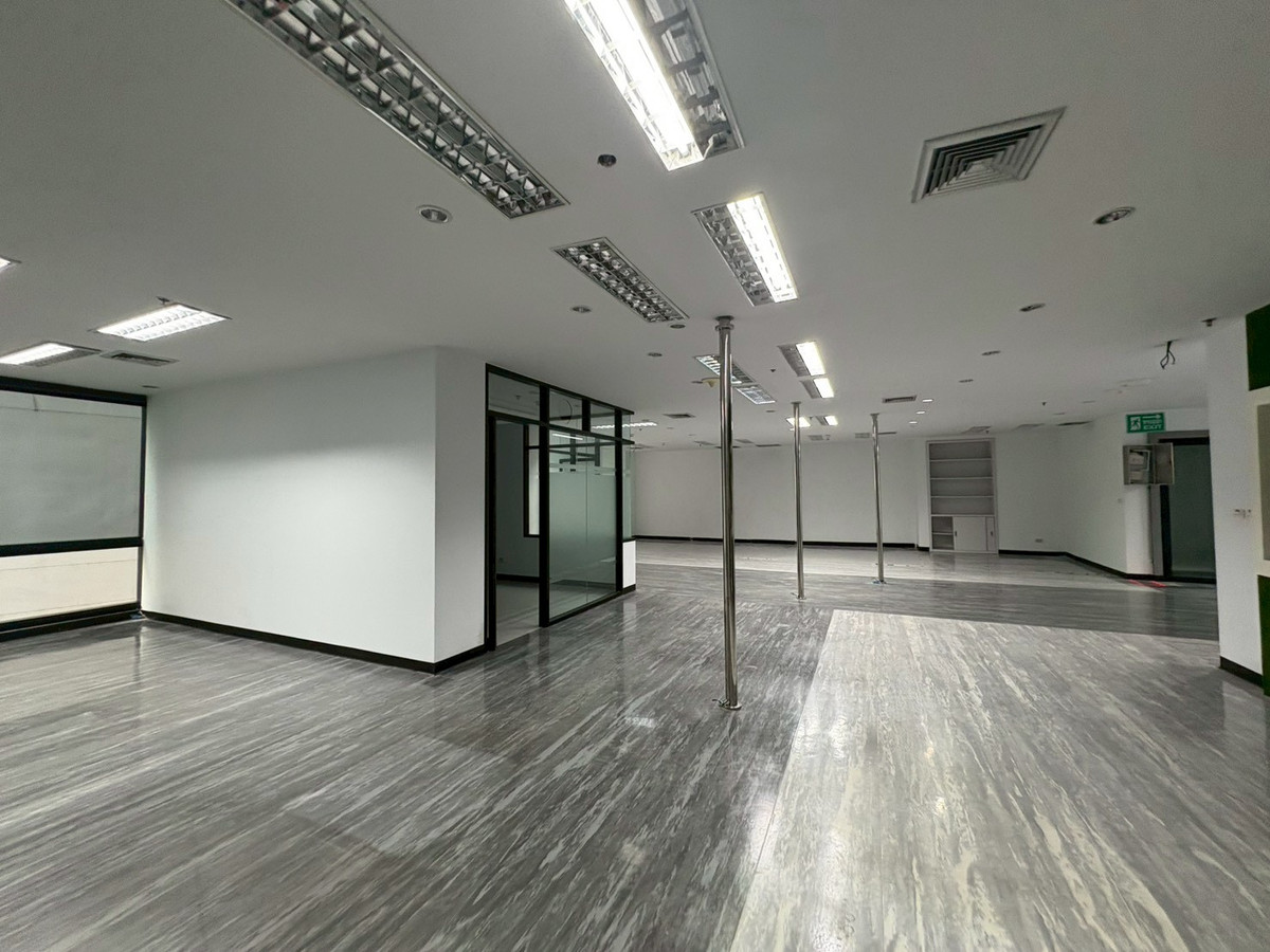 For RentOfficeBangna, Bearing, Lasalle : Office for rent Interlink Tower 4th floor 110 sq m 4 minutes from BTS Si Lam