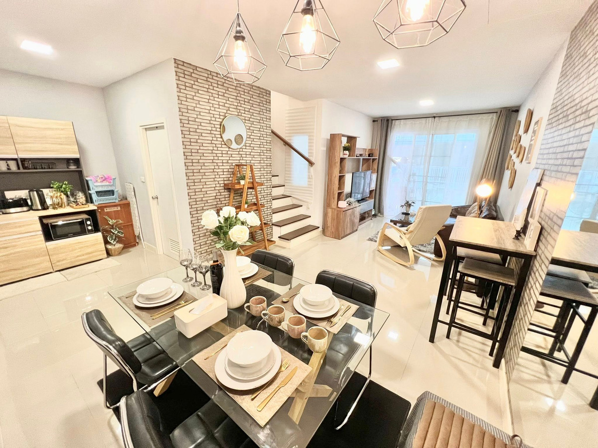 ทาวน์โฮมเชียงใหม่ : 🏡🌳 ขาย / ให้เช่า — ทาวน์เฮ้าส์ทำเล 5⭐ ติดถนนซุปเปอร์ไฮเวย์ เชียงใหม่  ขาย 3.45 ล้านบาท