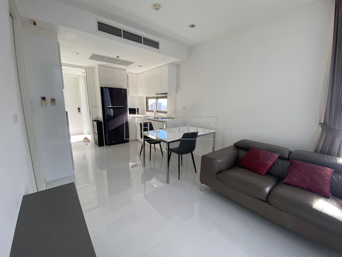 For RentCondoSathorn, Narathiwat : ✨ In a business and lifestyle location, Nara 9, rent at one complete price. Complete internet integration 🎉