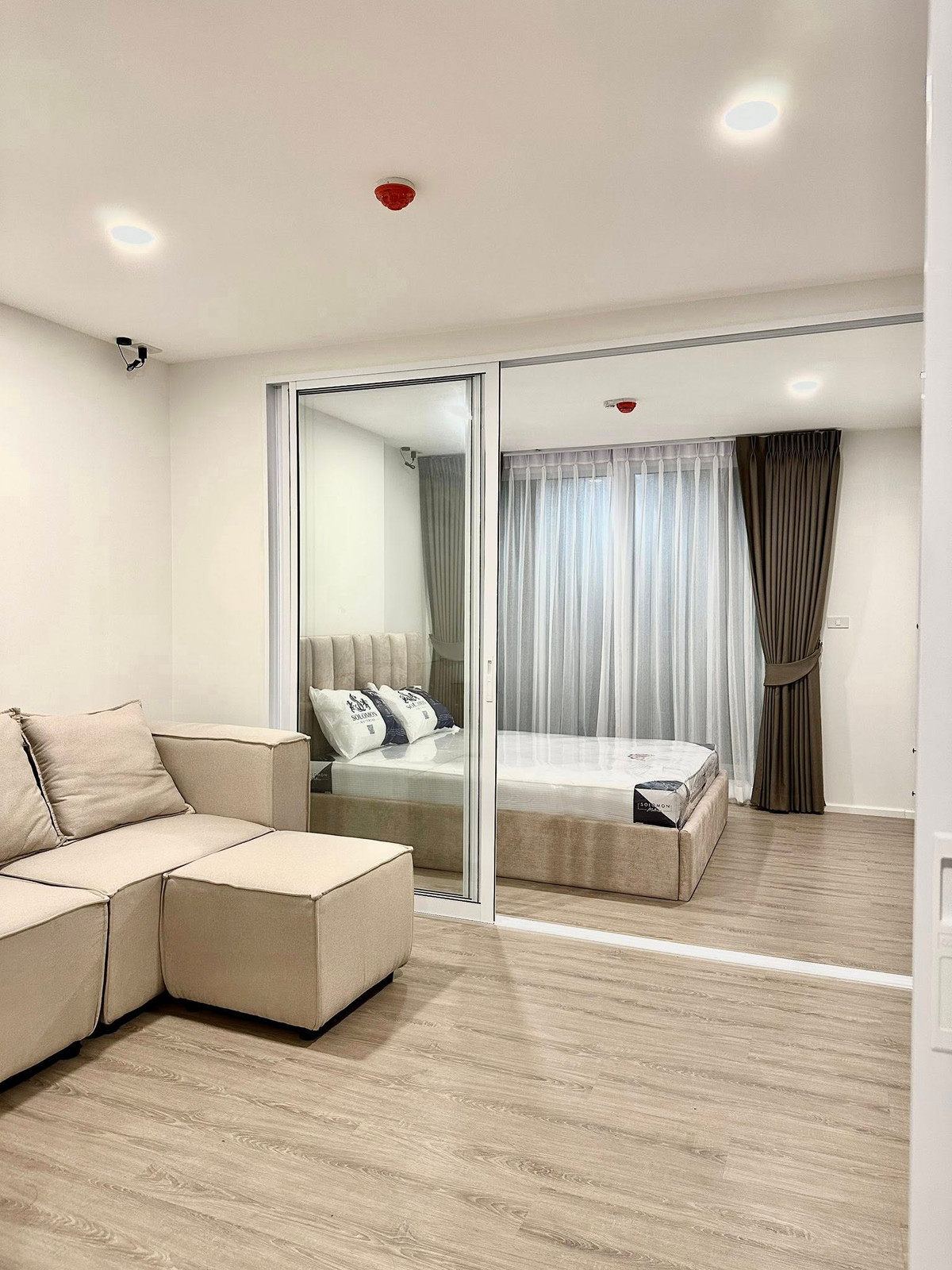 For RentCondoKasetsart, Ratchayothin : For rent: Chateau In Town Ratchayothin, new condo, fully furnished, 14,000 per month, including common areas, parking, shuttle service to BTS Ratchayothin, near Central Lat Phrao.