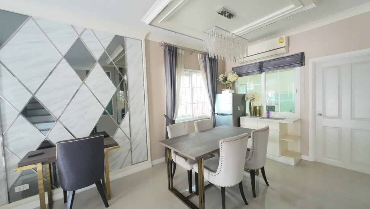 ขายทาวน์โฮมเกษตร นวมินทร์ ลาดปลาเค้า : ที่สุดของความคุ้มค่า! ทาวน์เฮาส์ 2 ชั้น โกลเด้นทาวน์ 2 นวมินทร์ 42 บ้านตัวอย่าง เฟอร์ฯ จัดเต็ม หิ้วกระเป๋าเข้าอยู่ได้เลย! ✨