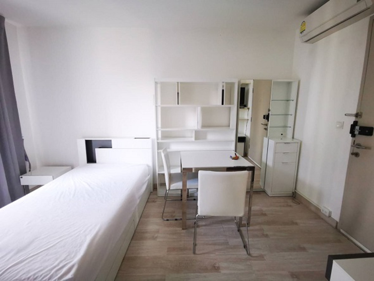 For RentCondoWongwianyai, Charoennakor : Condo for rent, Ideo Mobi Sathorn, next to BTS Thonburi, 50 meters, with furniture + washing machine, only 10,000 baht.