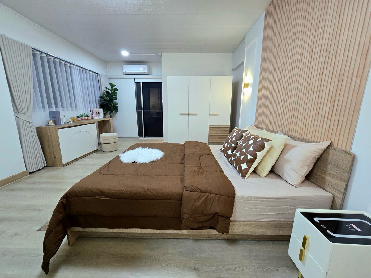 For SaleCondoRatchadapisek, Huaikwang, Suttisan : ((Urgent sale)) Ratchada City Condo 🏡 Room ready to move in, near MRT Huai Khwang 600 meters. Anyone looking for a spacious room in Ratchada area, hurry up and talk to us.